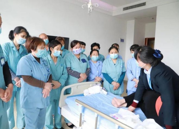 北京养老护理员培训学什么?(图1) 北京养老护理员培训学什么?(图1)