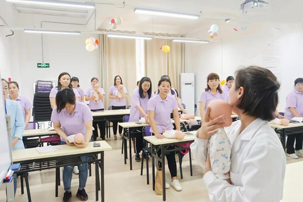 小儿推拿行业前景分析：现在学晚不晚？(图1)