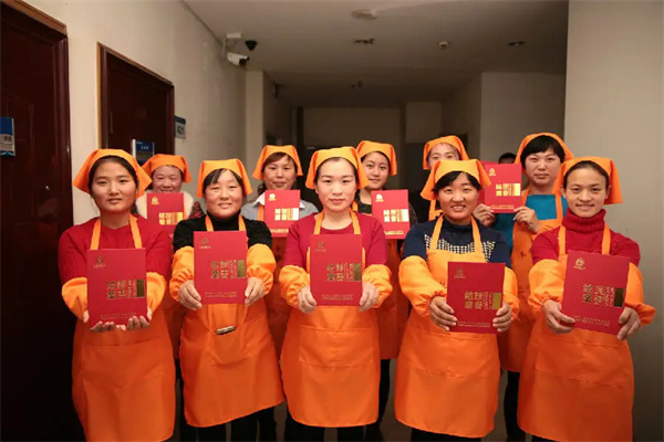 小儿推拿行业前景分析：现在学晚不晚？(图2)